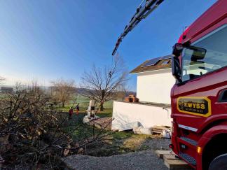 Kletterspezialist mit Pneukran